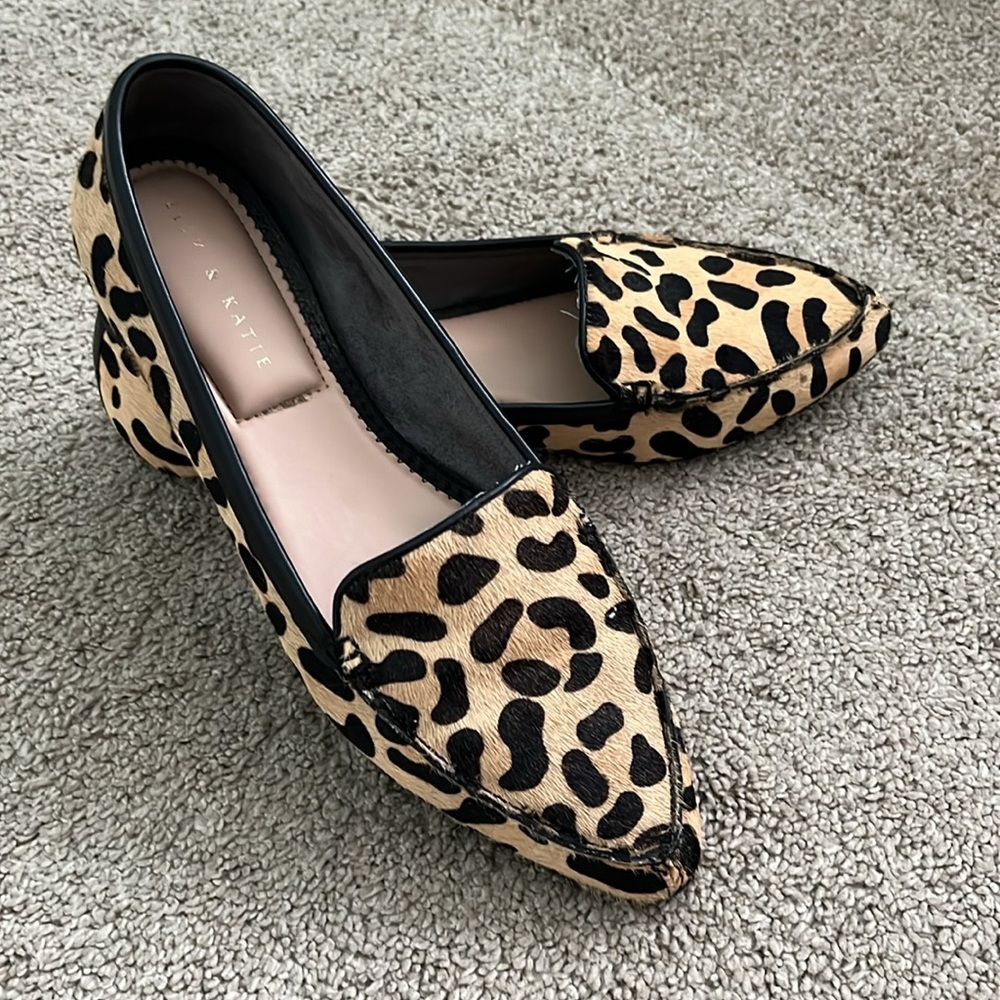 Elly & Katie Women's Animal Print Loafers - Picture 3 of 4